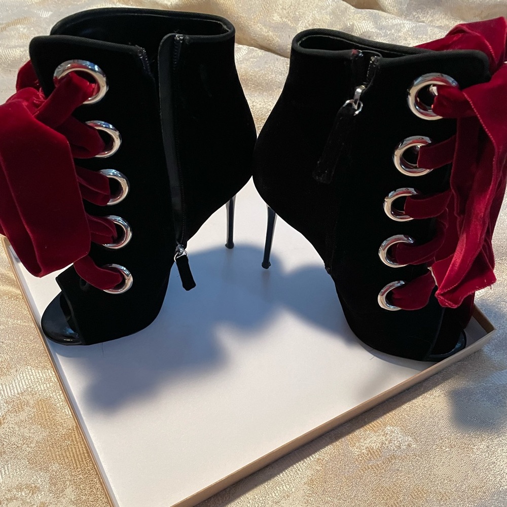 Giuseppe tie up bootie